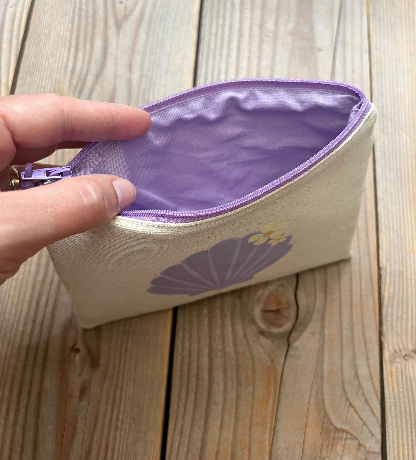 Seashell wristlet