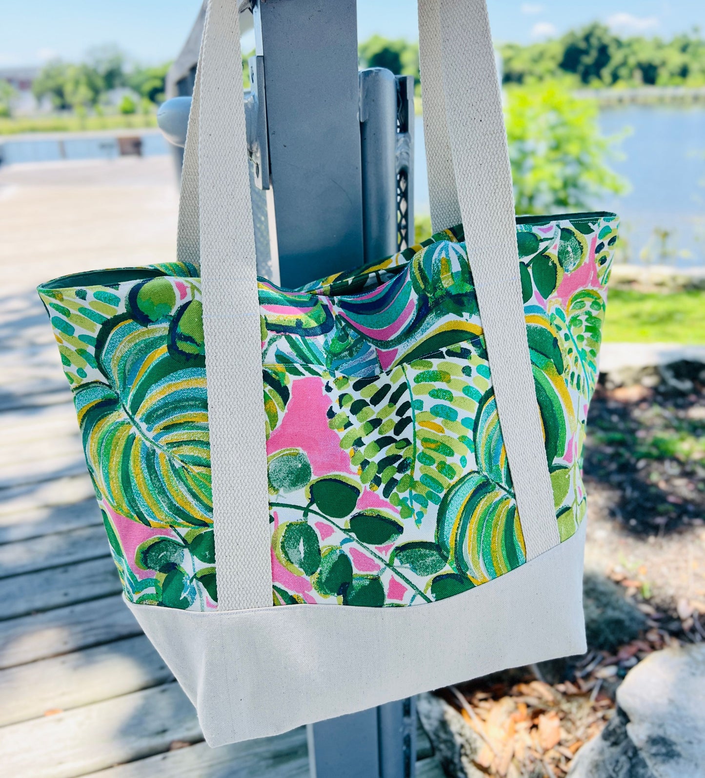 Tropical print tote bag